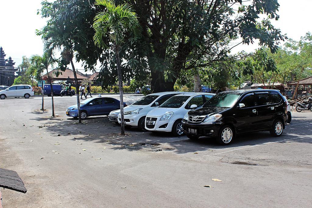 Hostel Mirah Legian  Exterior photo